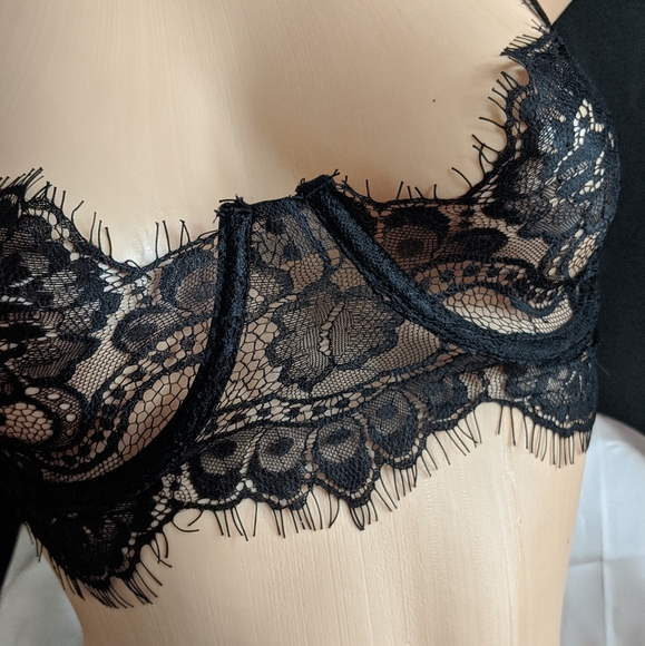 Mysterious black lace panty and bralette set - Picture 2 of 5
